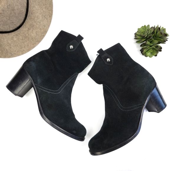 La CANADIENNE Shoes - La Canadienne Black Suede Booties